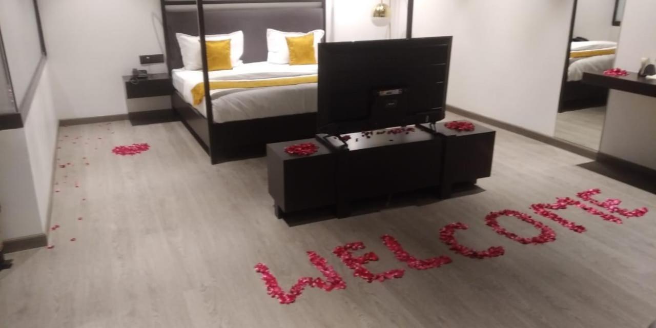 Madhav'S Lap Of Luxury Hotel Морадабад Екстериор снимка